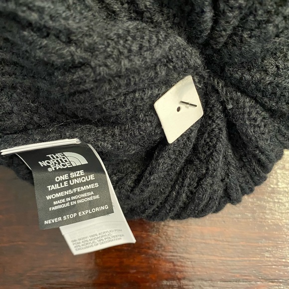 The North Face Oh-Mega Fur Pom Beanie Cable-knit beanie with a pom NWT black - Picture 7 of 8